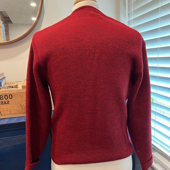 Made in Canada 100% virgin wool red sweater Jantzen M - Picture 4 of 5